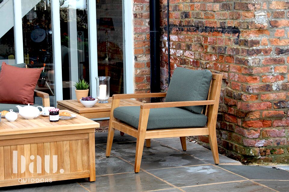 Menton garden chair in teak with green cushions